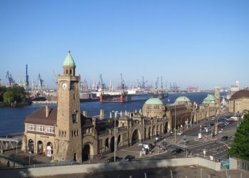 Hamburgs Landungsbrücken: Ein lebendiges maritimes Erbe