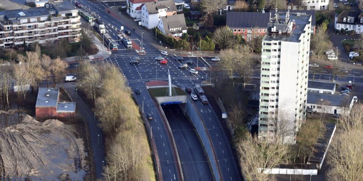 Der Tunnel öffnet zum Bürgerfest