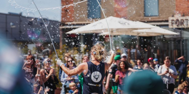 Maritimes Fest in der Bremer Überseestadt lockt mit vielfältigem Familienprogramm