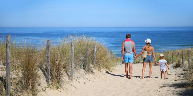 Sommer zwischen Dünen, Wellen und Wäldern: Warum der dänische Küstenurlaub eine Renaissance erlebt