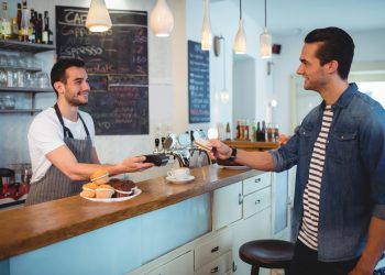 Bargeld oder Karte? So zahlen Urlauber an der Nordsee heute